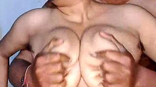 นมใหญ่โชว์ - ชอบเส้นโค้งอินเดียของฉันใกล้ๆ ไหม? 😘