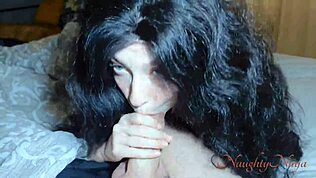 Unissakävely äitipuoli hiipii huoneeseeni salaiselle pillu imulle