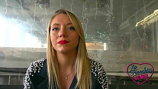 Ashley plonge dans sa fantaisie tordue avec sexy blonde française