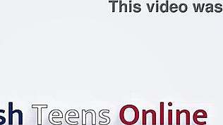 Kan du tro det, denne varme britiske alt college studerende legetøjer sin fisse indtil hun kommer?