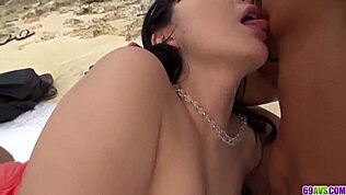 Hej, hur tar Megumi Haruka kuk i sin trånga fitta och röv utomhus?