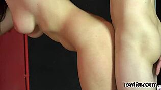 チェコ美少女がモールで誘惑されてPOV中出し😍