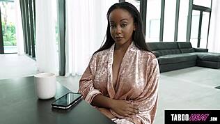 Britská milfka tchyně v análovém skupinovém drkotu POV scény