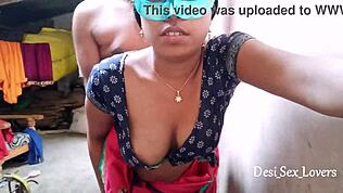 यह देसी विलेज कपल रैंच पर कुछ स्टीमी रोमांटिक सेक्स में लग जाता है