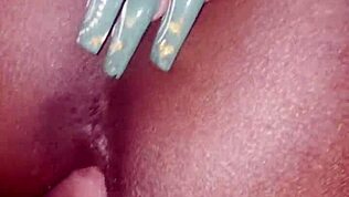 Putain, cette goonette en chaleur se fait défoncer par un Jamaïcain costaud ! 🔥💦