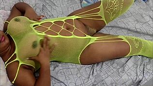 スラット手コキフェラマッサージで喘ぎまくりデカ尻にぶっかけたるみ乳