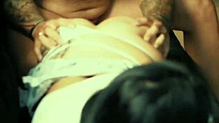 אחות חורגת חמה רוצה סקס עם אח חורג, קוקולד מביא חברה