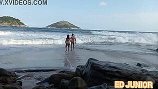 نِكْتْ بِنْتْ حْلْوَةْ بِدُونْ كَامْدْ عَلَىْ شَاطِئْ عُرْيَانِيْنْ فَيْلْمْ كَامِلْ عَلَىْ رِيدْ حْرَكَةْ بَرَازِيلِيَّةْ كَبِيرَةْ تَهْتَزْ