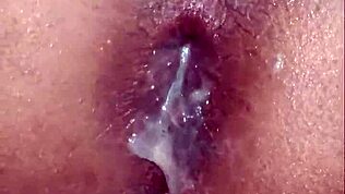 Bhabhi indiană încearcă anal cu partener