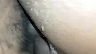 Mortimer yllätetään kahdella nälkäisellä huoralla Sims 4:ssä