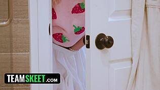 الزوج يلحس كس المربية!