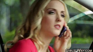 Saya suka babe lesbian bertattoo ni, oops, maksud saya, wow!