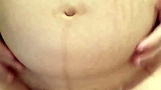 怀孕的阿拉伯妻子在网络摄像头前挑逗，谁想加入？