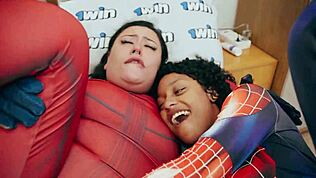 Jag såg Wolverine knulla Deadpool och Spiderman sen svälja sperma