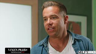 Milf pelirroja sedienta de polla Zoe Grey ansía semental para follar salvaje.