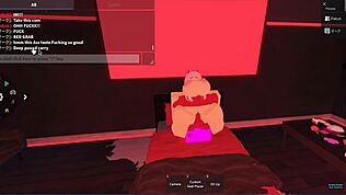 Vidím, ako futina obrovský vták jebe kurvine veľké prsia a zadok.