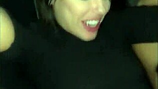 よぉアドリアナ・チェチクとキサ・シンズが車内で激フェラ超熱い！