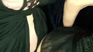 Questa ragazza sexy si fa scopare da un crossdresser 😏