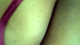 Biszexuális mostohaanya lédús ujjazása elkapták valódi házi videón