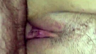 esposa amadora leva creampie na buceta peluda