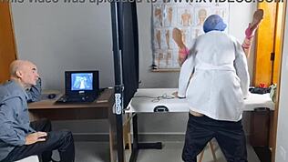 เมียผมแดงได้รับการตรวจสอบอย่างเข้มข้นในโรงพยาบาลลับกับสามีคักโฮลด์ดู