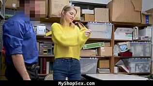 Tetona rubia adolescente 18+ follada por oficial de policía