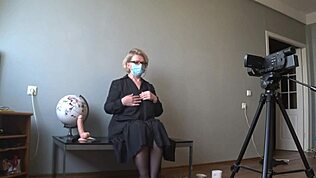 Profesoara matură dă lecție de anatomie cu pătrundere pe video