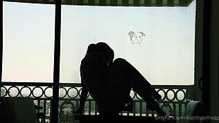 Bigtittygothegg rider silhouette dildo med rakad fitta och stor röv