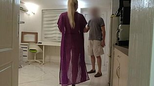 Αυτός ο χαριτωμένος διανομέας έφερε λουλούδια, και έπρεπε να του κάνω πίπα!