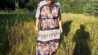 Matură păroasă se arată pe plaja nudistă azi