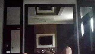 Nahral som video hovor s cuckoldom počas sexu v moteli!