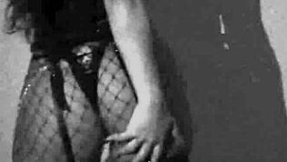 Hotwife Menari Kostum Halloween Bontot Besar Tawarkan Kongkek Nakal