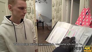 Руснак шопахолик се чука от събирач на дългове, докато мъжът й гледа