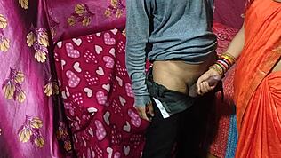 Söpö saree-bhabhi tulee naughtyksi kovaan anaaliin! Kova intialainen persepaneminen jäähierontaa jälkeen devarin kanssa.