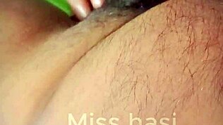 drží kokot v ústach na dlhé výstrely