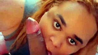 Travesti Boqueteira 27cm At Yarrağıyla Boğuluyor Yüzüne Lezzet Dökülüyor POV Ev Yapımı Gay