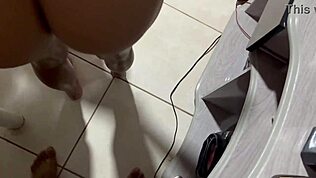 Dua lelaki muda 18+ pertama kali jumpa wanita putih