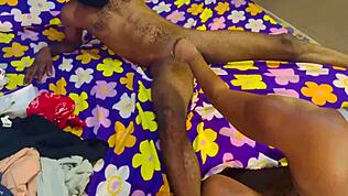 Ja a Moja Nevlastná Sestra Využili Sme Opičenú Hotelovú Pracovníčku na Trojku Šukanie