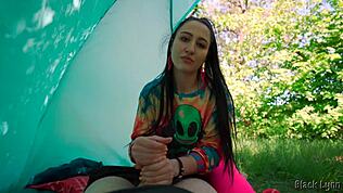 Hippy puta me hizo paja gratis en su tienda