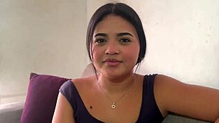 Moje nevlastní sestra se vrací z cesty, a miluju, jak teď vypadá po tak dlouhé době.