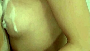 एशियन टीन 18+ 18+ क्लाइंट को वेट नुरु सोप मसाज सेक्स देती है