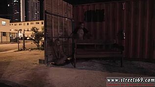 Escrava em bondage e dominação de pés pisoteando a pobre Goldie