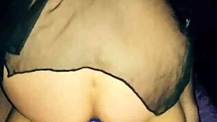 이 여자 엉덩이 플러그 꽂고 세게 박히는 거 봤어, 대박!