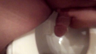 Sproščena seja samozauživanja z igračkami doma.