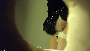 Kamera Tersembunyi Tangkap Babe Seksi Pakai Celana Dalam Putih Pipis Lewat Lubang Dinding Toilet