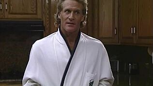 Lucky mete forte com dupla penetração e anal em orgia ambiciosa.