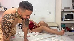 Pareja sexy con tetas grandes y polla monstruosa folla al aire libre en público