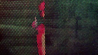 Érett szőrös és izmos melegek keményen basznak a fürdőházban