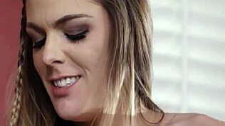 Val Dodds i Kendra Lynn liżą mokre ogolone cipki