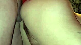 Hvorfor drypper denne milfs store rumpe av fersk creampie?